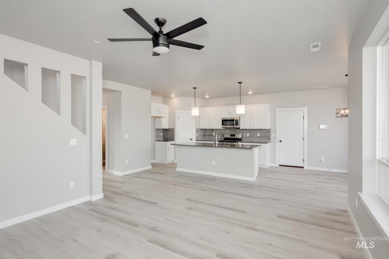 11875 W Red Clover St #NA - Photo 3 of 27