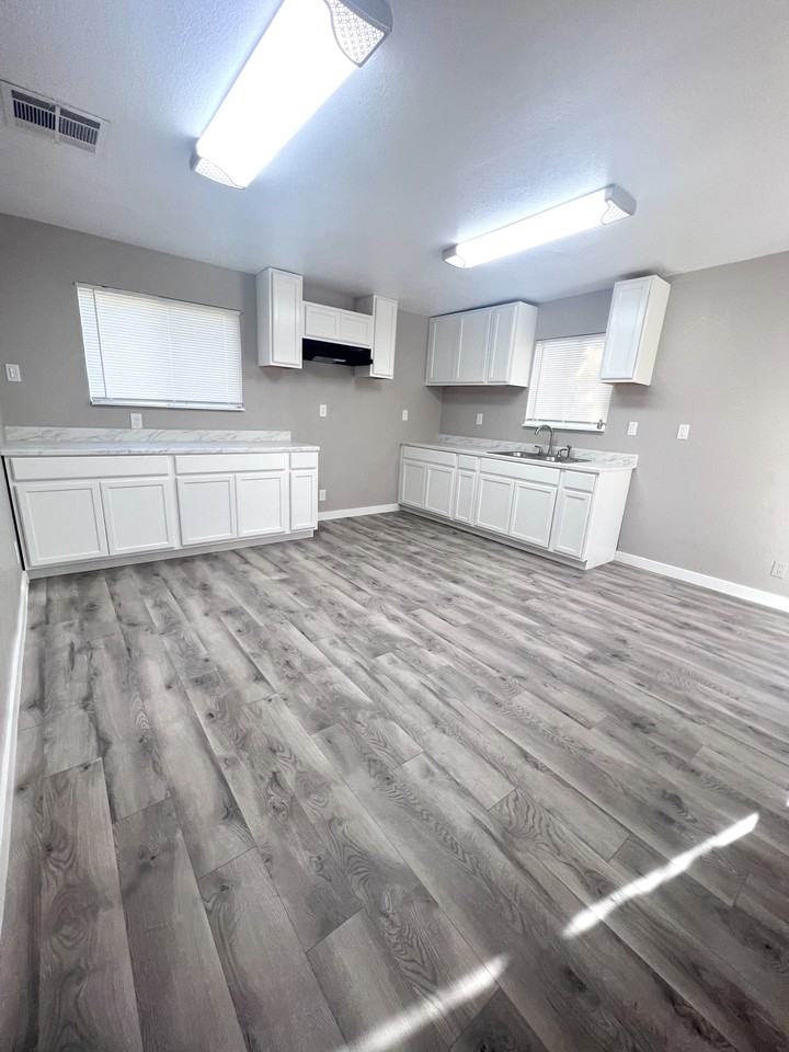 164 S Maryland St #REAR - Photo 2 of 14