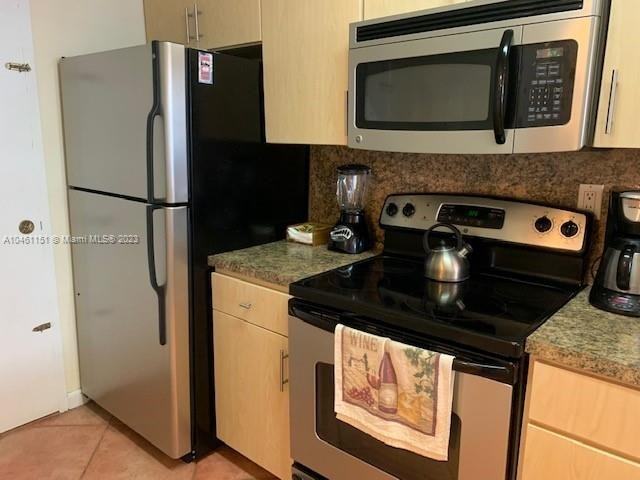 100 Lincoln Rd #1129 - Photo 6 of 31