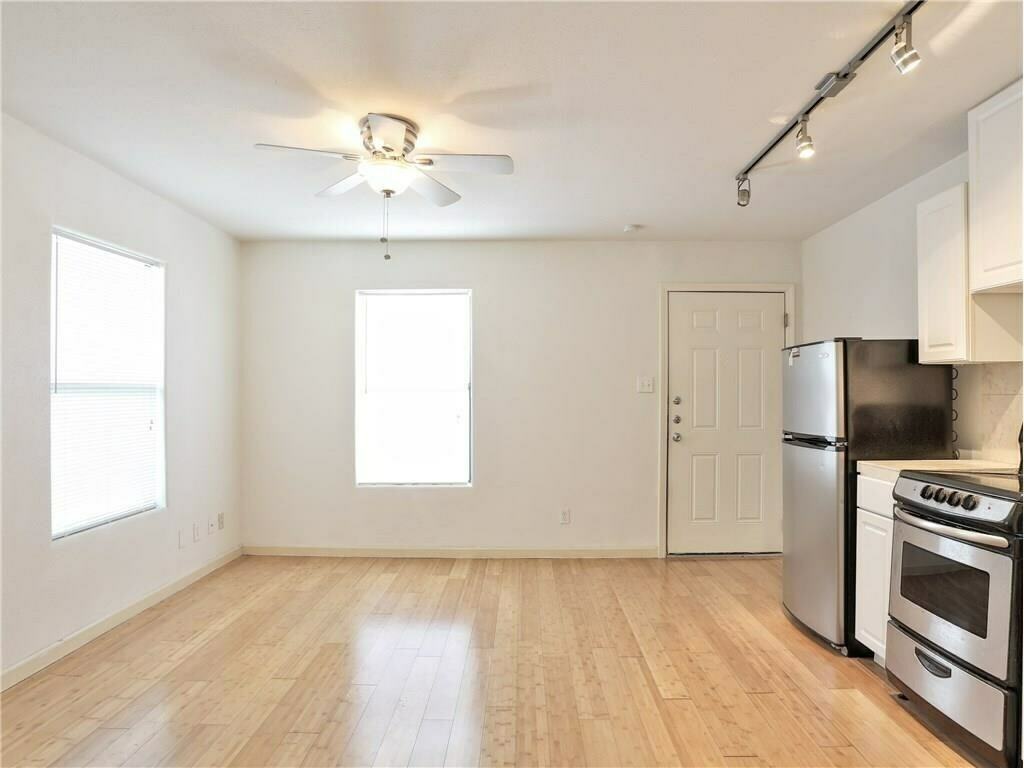 210 W 38th St #10 - Photo 3 of 9