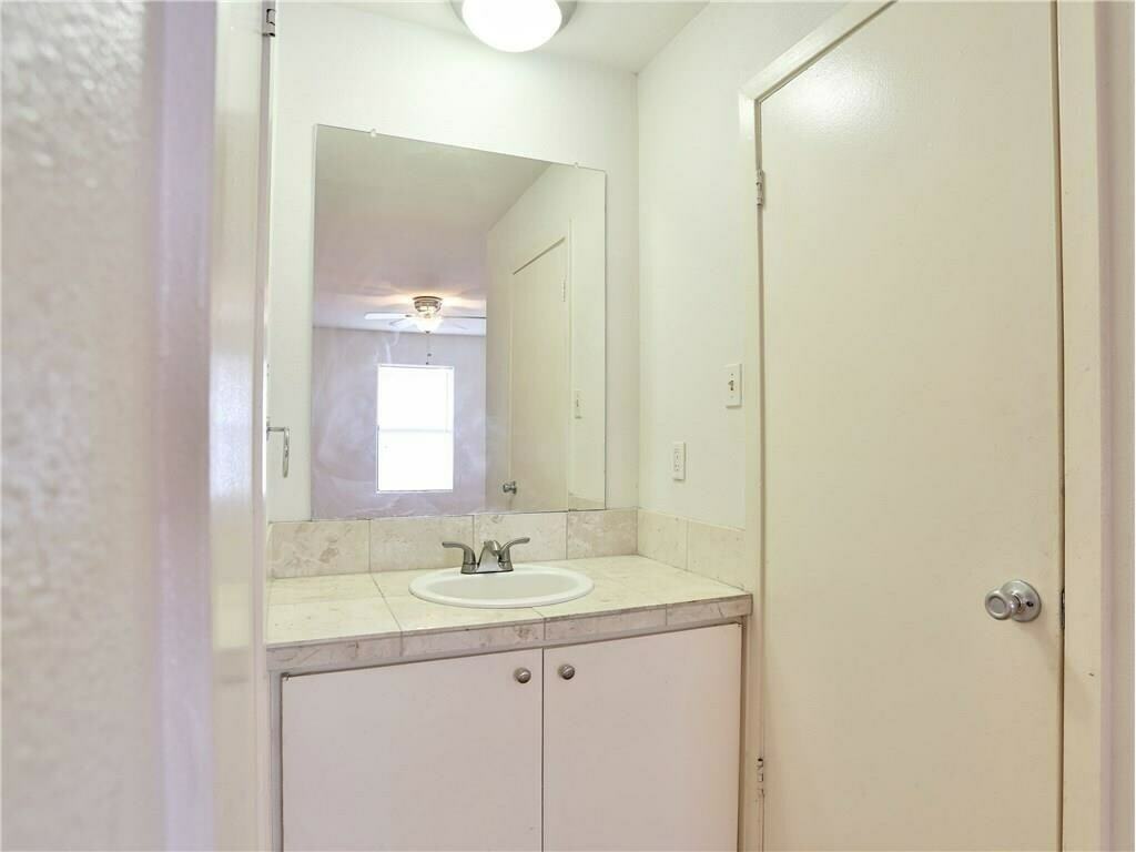 210 W 38th St #10 - Photo 5 of 9