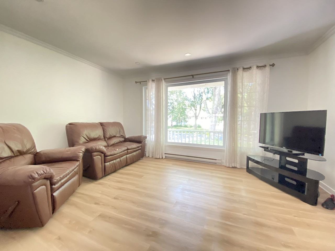 121 Place Mercure - Photo 3 of 15