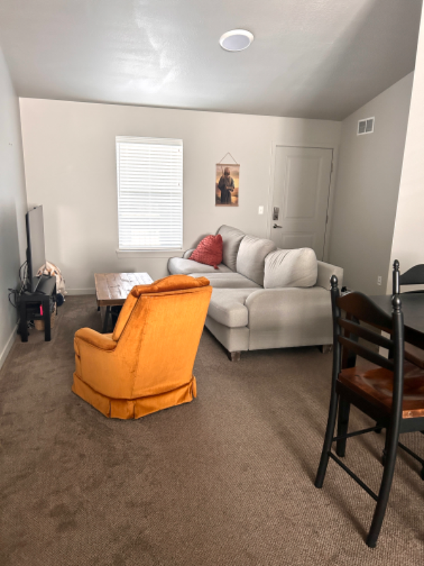 1141 E St - Photo 3 of 6