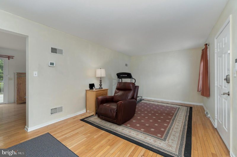 115 Palm Ln - Photo 2 of 22