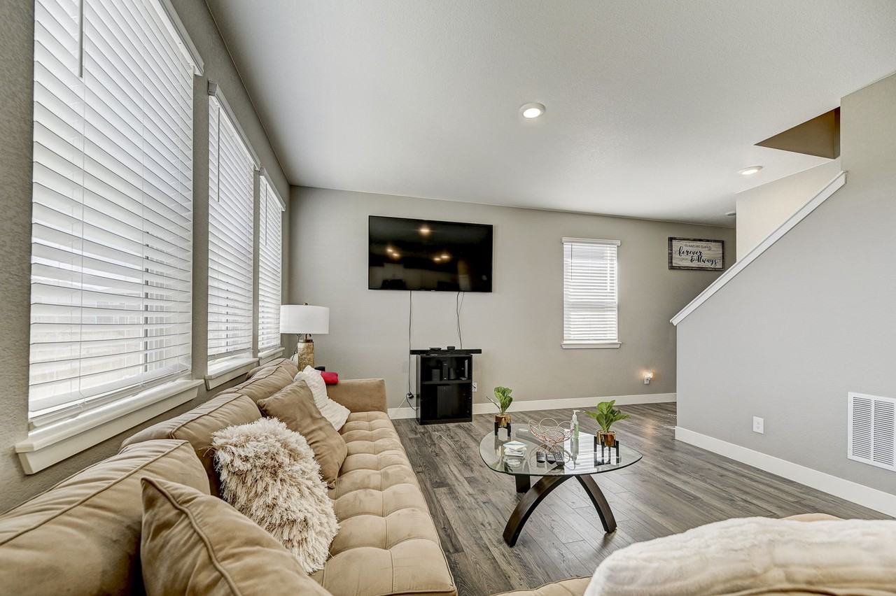 10525 Castor Dr #1 - Photo 3 of 11