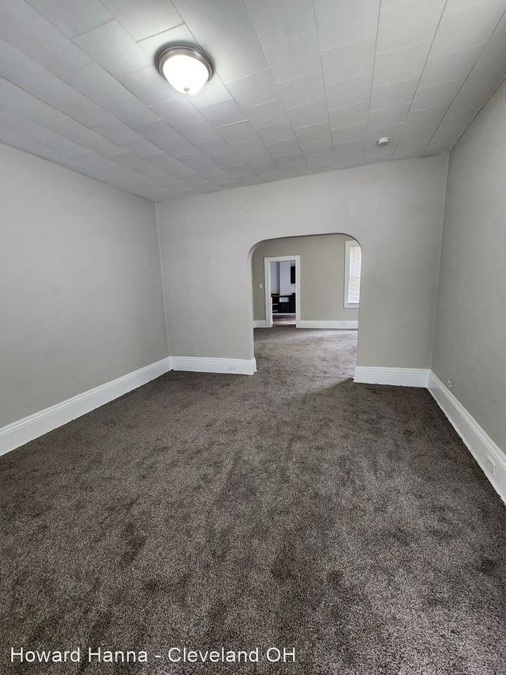 1597 E 49th St - Photo 3 of 20