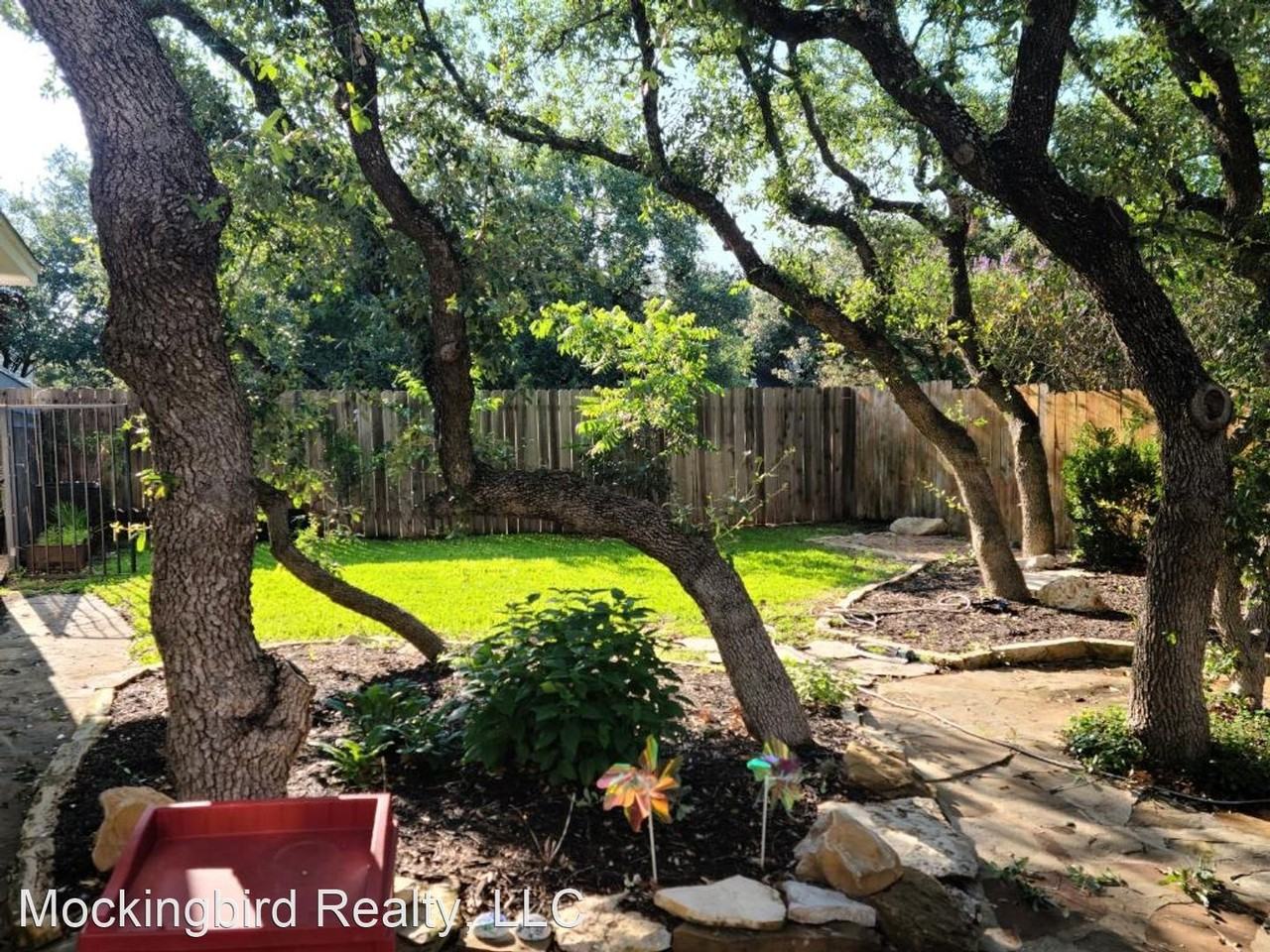 18810 Surreywood - Photo 2 of 14