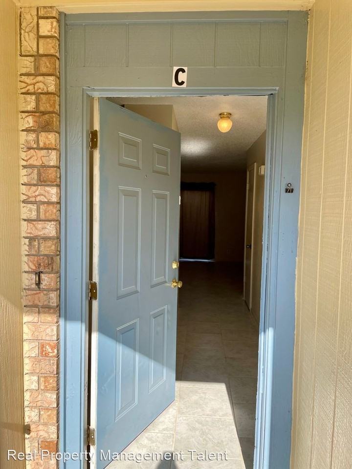 908 Ticonderoga Dr - Photo 3 of 14