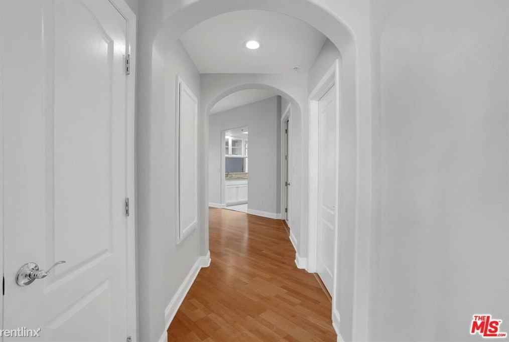 11961 Montana Ave #204