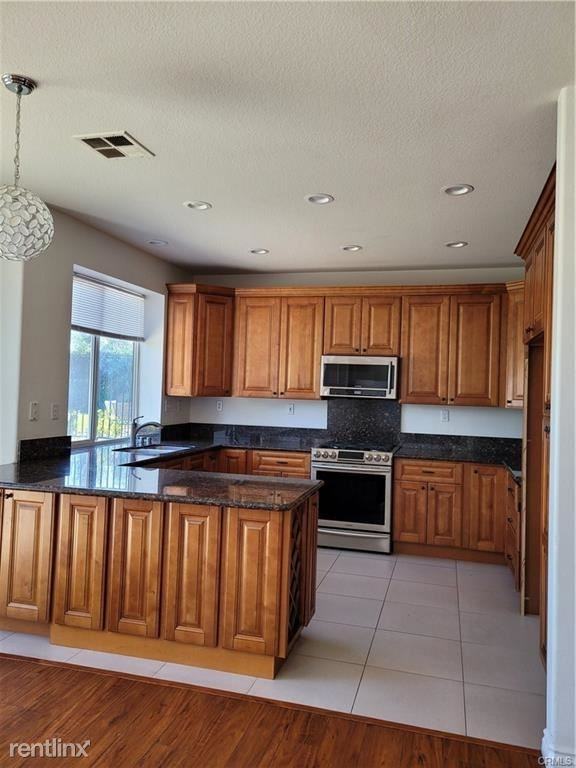 11774 Oakhurst Way - Photo 3 of 10