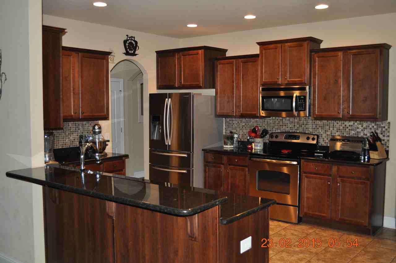 9685 Winchester Dr N - Photo 2 of 10