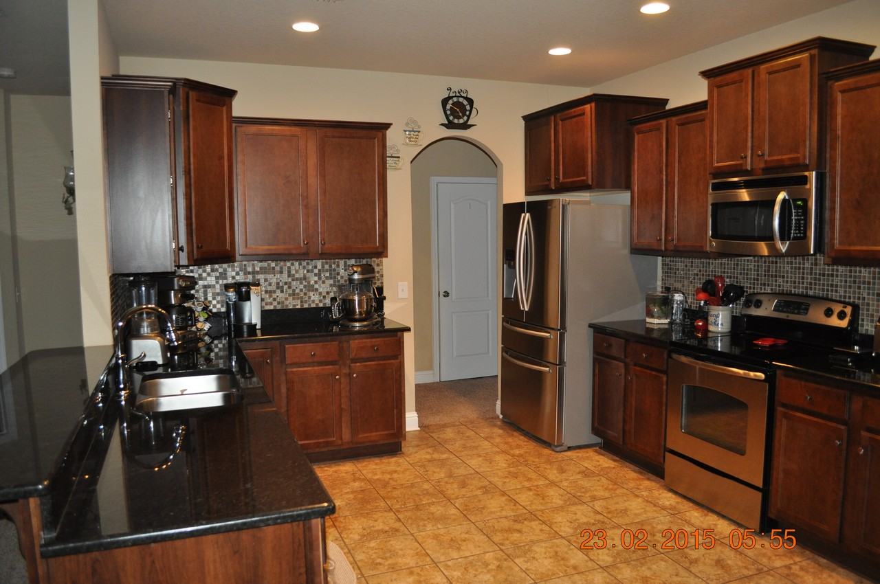 9685 Winchester Dr N - Photo 3 of 10