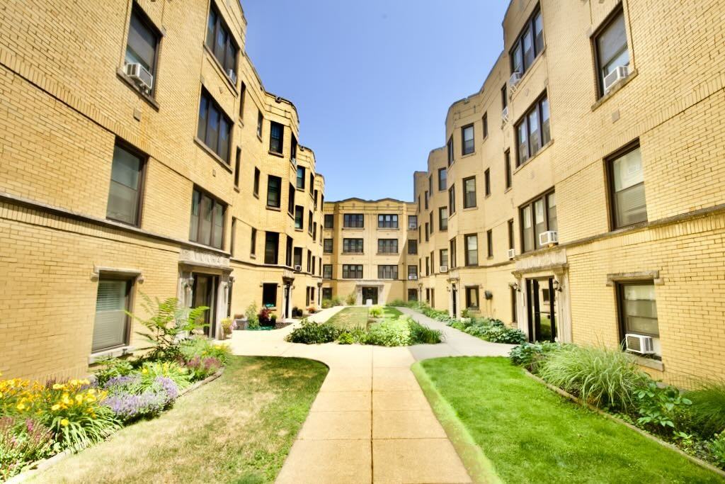 N Greenview Ave E5, Chicago, IL 60613 2 Bedroom Apartment for 2,645