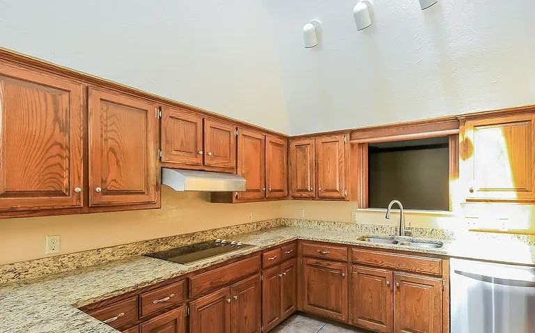 7308 Northwest 120th Street - Photo 3 of 15