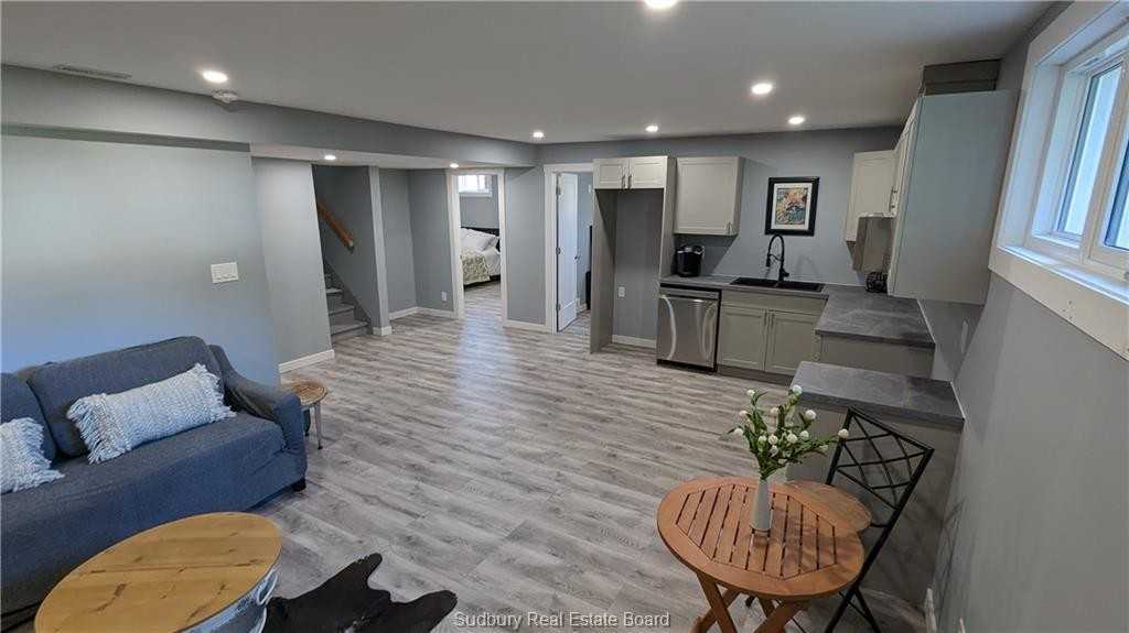 1054 Gordon Avenue - Photo 2 of 10