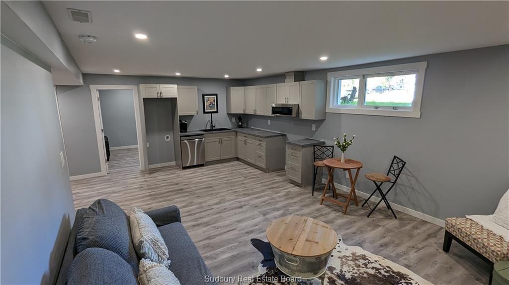 1054 Gordon Avenue - Photo 3 of 10