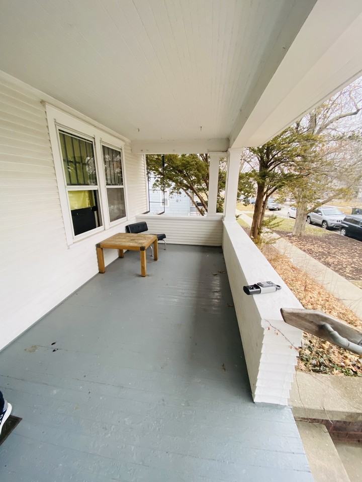 404 E Davenport St. - Photo 2 of 2