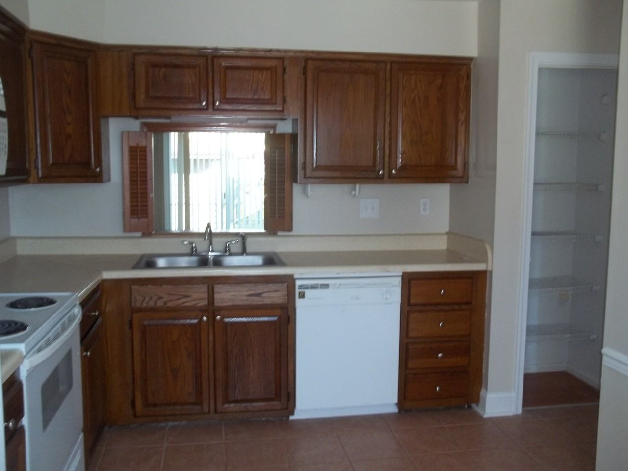2433 Meadows Landing - Photo 3 of 15