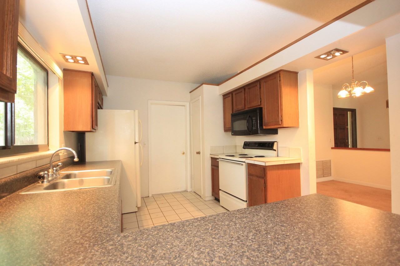 5307 Black Pine Dr - Photo 3 of 10