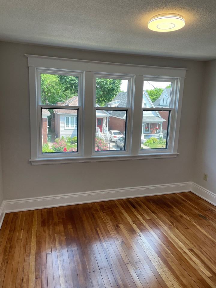 51 Province Street North - Photo 3 of 8