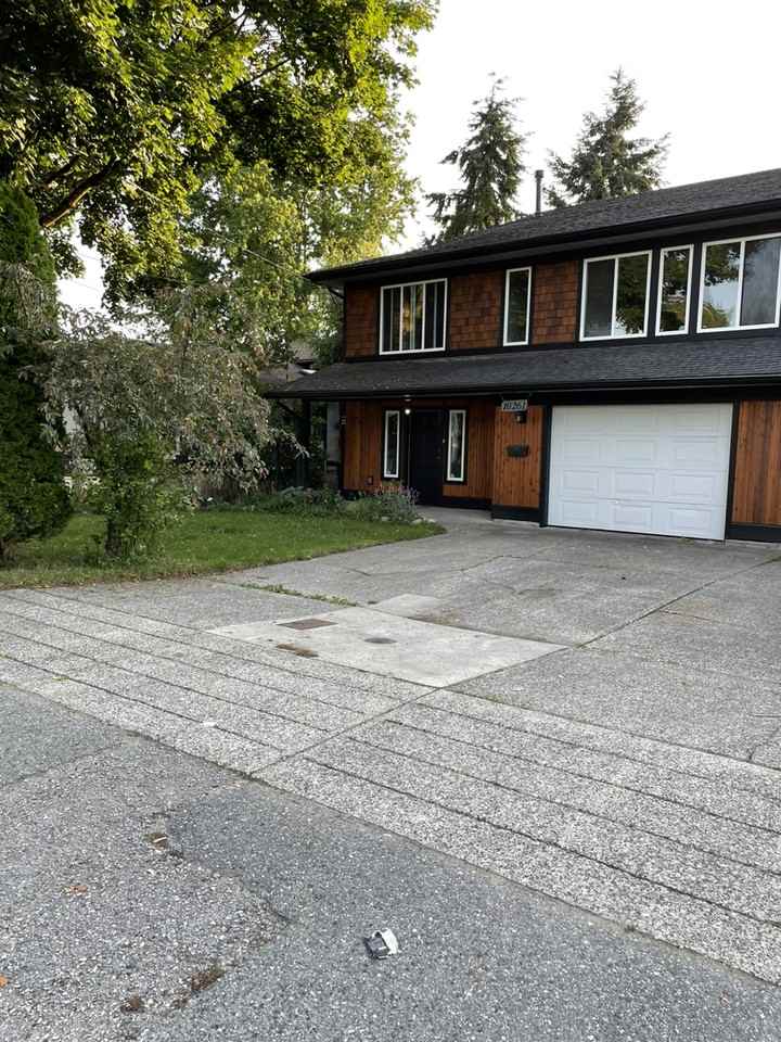 Pet Friendly Apartments for Rent in Surrey, BC Photos & Pricing