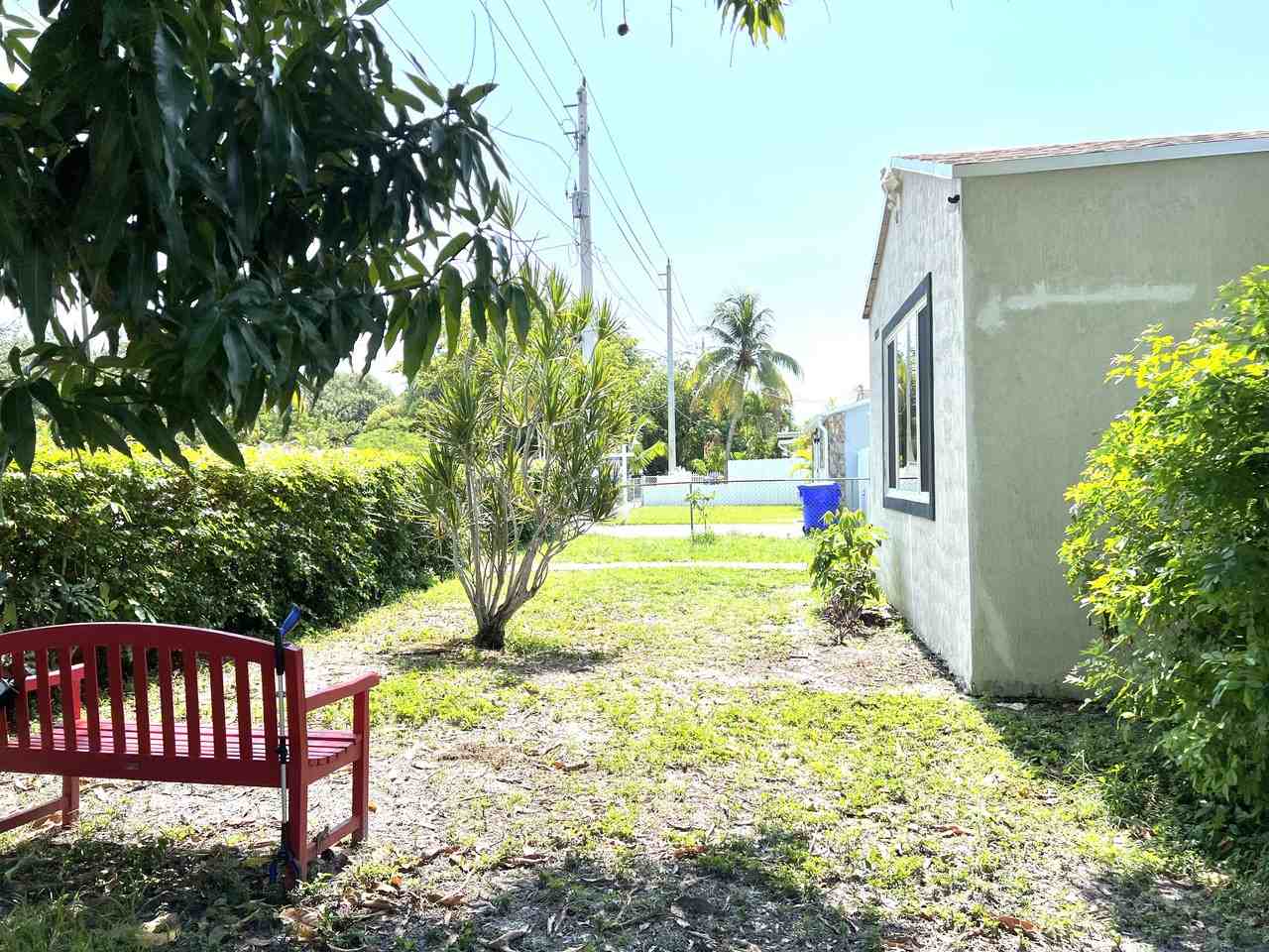 1394 Nw 41st St #NA - Photo 3 of 22