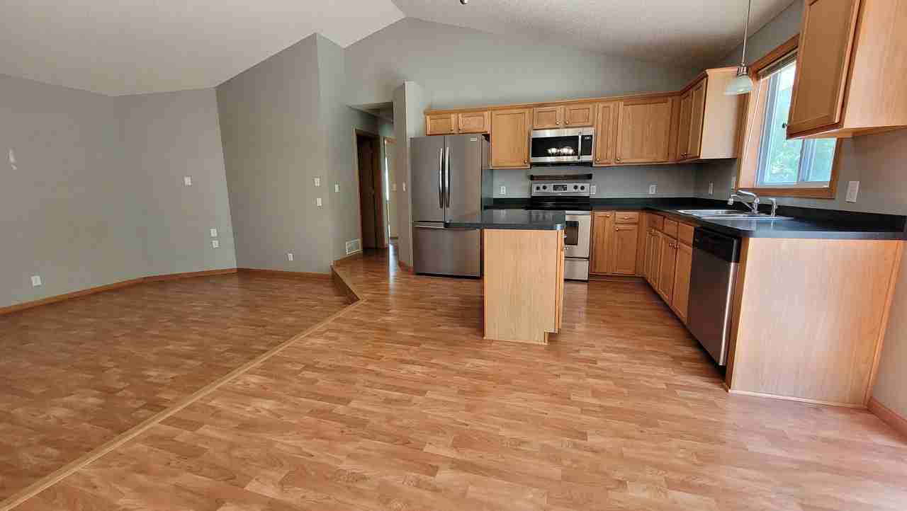 1542 Hallmark Avenue North - Photo 3 of 20