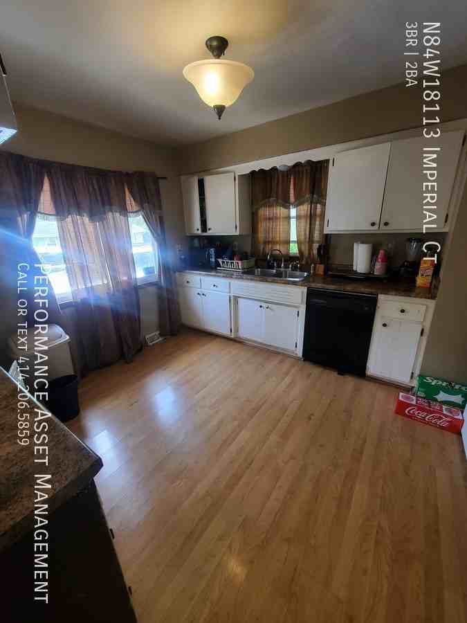 N84W18113 Imperial Ct - Photo 3 of 11