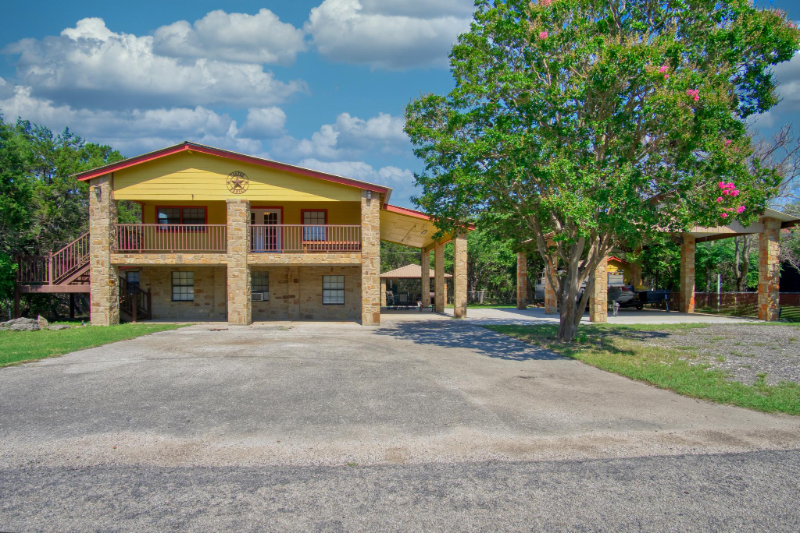 2481 Lakeshore Dr - Photo 2 of 23