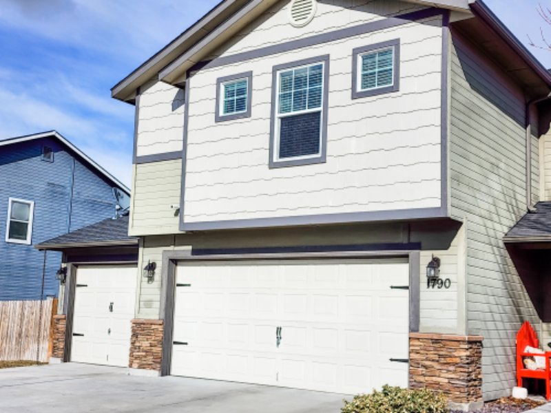 1790 Sw Silverstone Ave - Photo 2 of 50