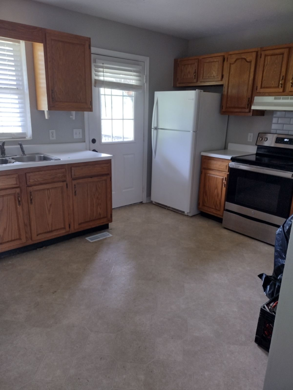 5784 Metropolis Lake Rd #C - Photo 3 of 6