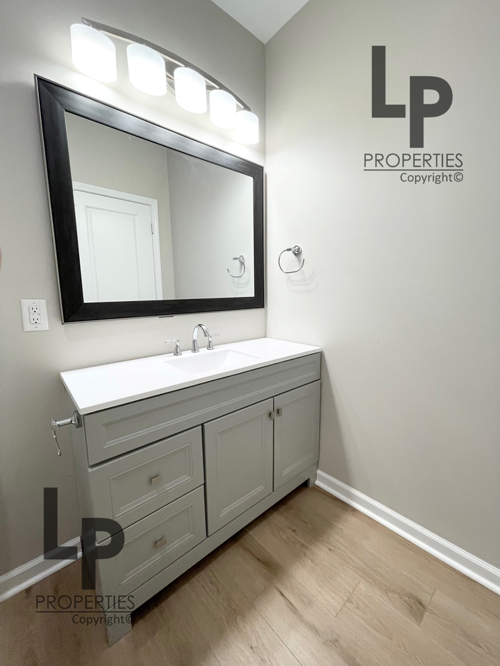 426 North Broadway - 4 #4 - Photo 7 of 11