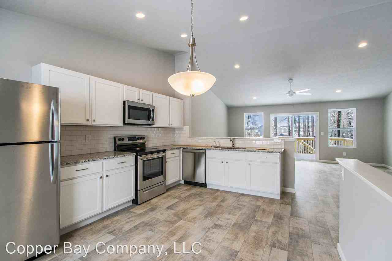 3911 Sumner Dr - Photo 3 of 18