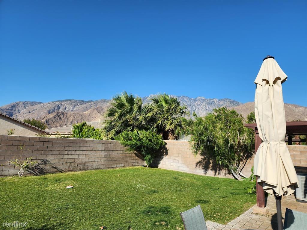 737 Summit Dr - Photo 3 of 9