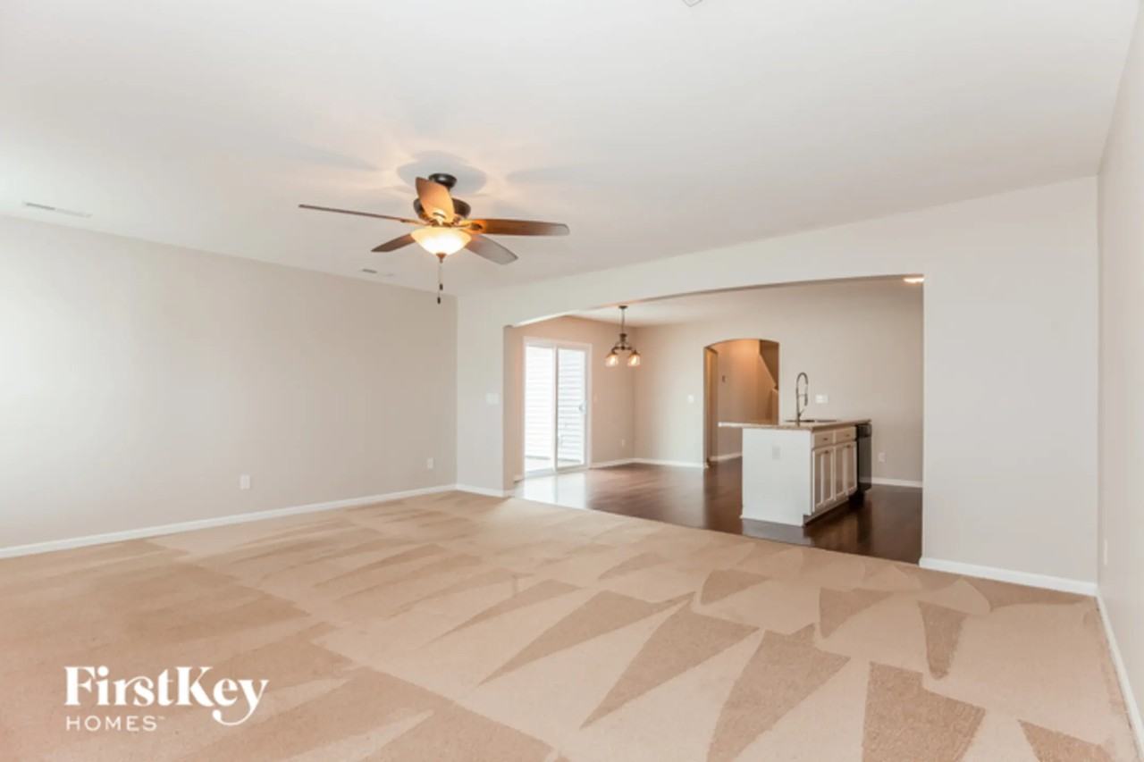 8192 Thornton St - Photo 3 of 14