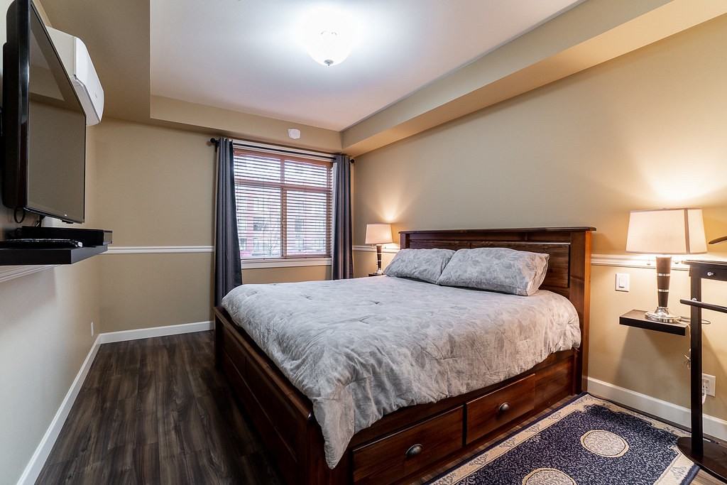 8218 207A St - Photo 6 of 11