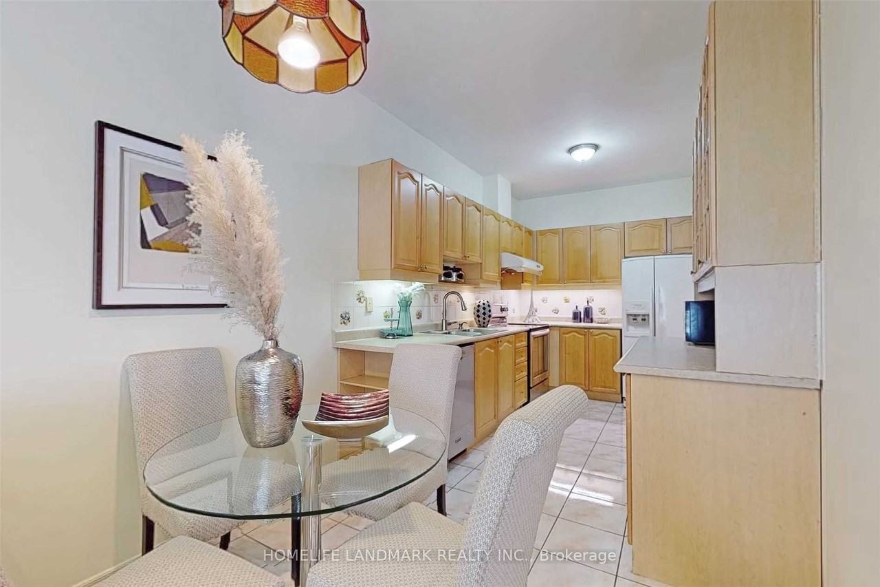 22 Kingsbridge Circle #None - Photo 2 of 6