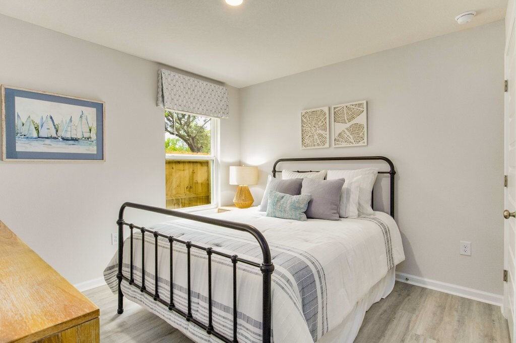 305 Monarch Ln - Photo 3 of 20