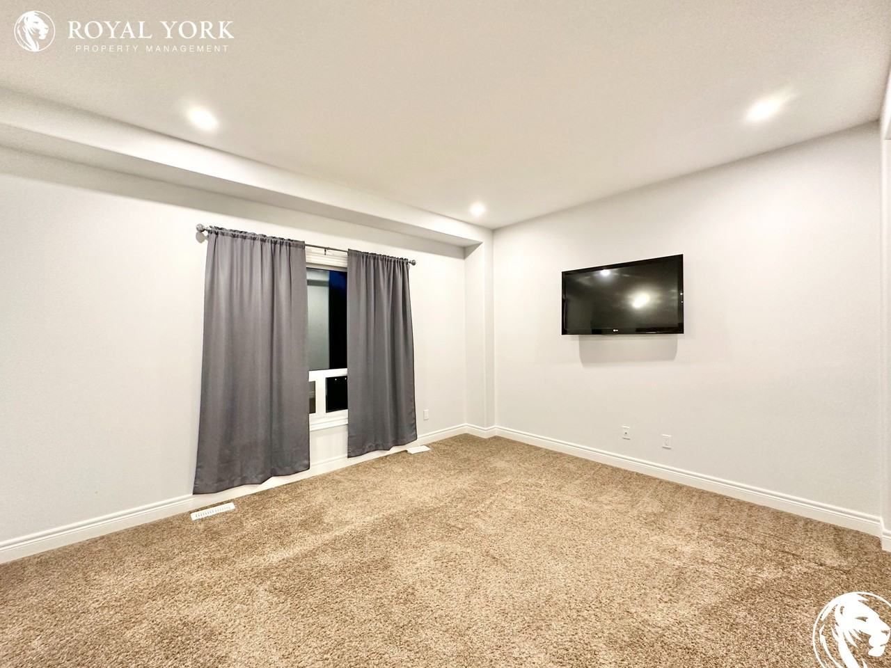 892 Burwell St - Photo 3 of 27