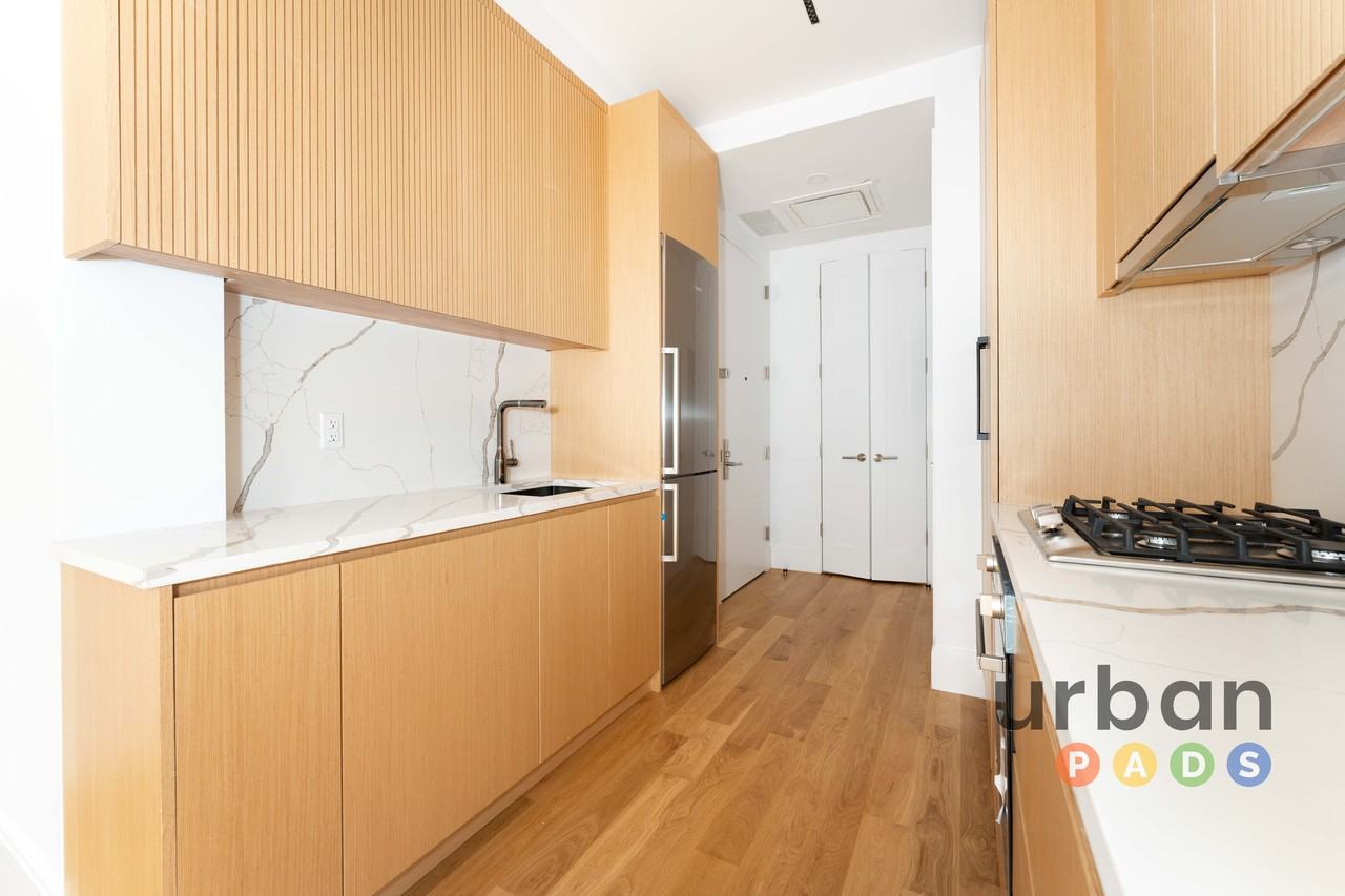183 McGuinness Boulevard #2C - Photo 3 of 16