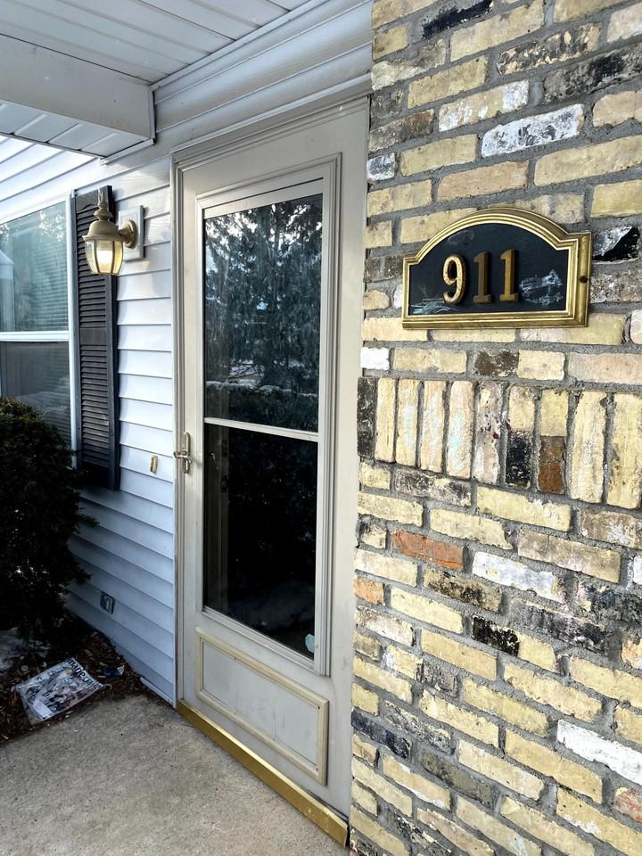 915 Van Buren Ave #NA - Photo 2 of 13