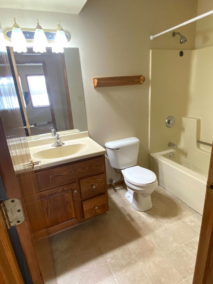 915 Van Buren Ave #NA - Photo 3 of 13