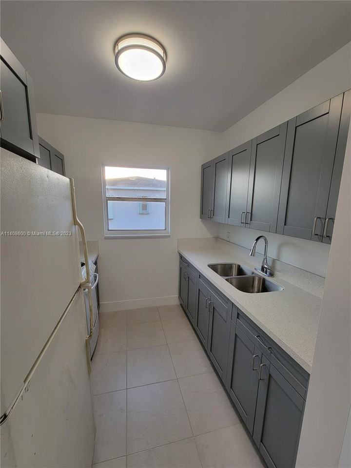 2313 Nw 14th St #2313 - Photo 3 of 8