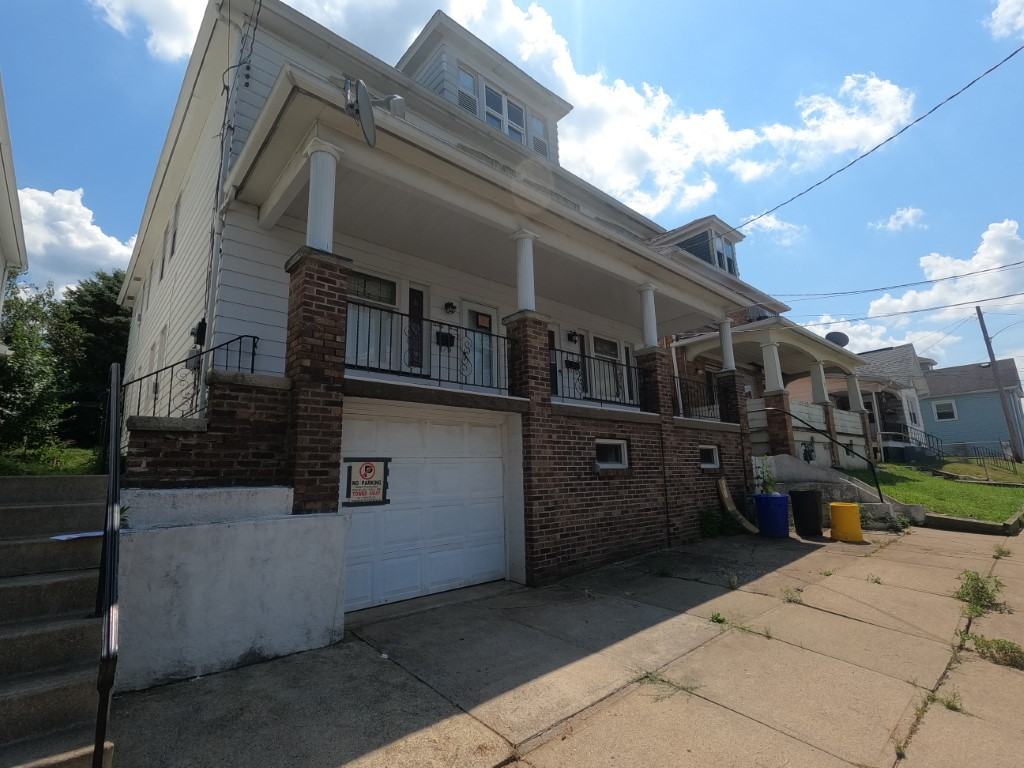 35 1/2 Coal St - Photo 2 of 7