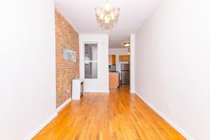 featured image of 1327 Halsey St #3L