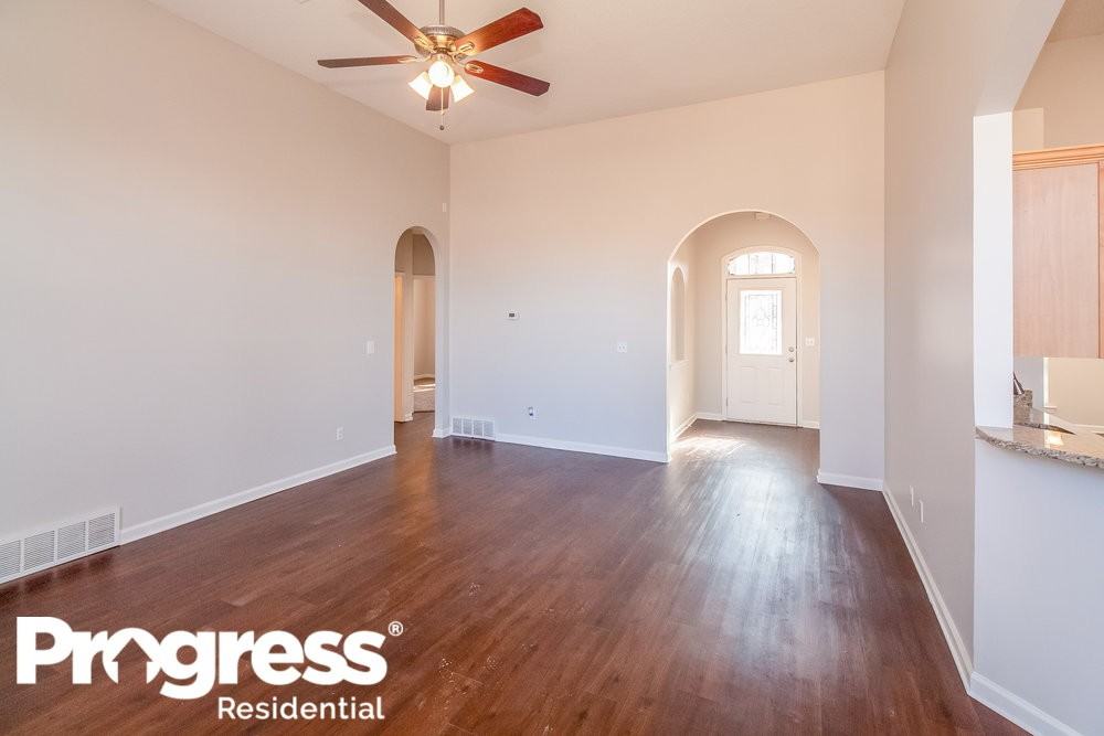 7126 Fernbank Ln - Photo 2 of 19
