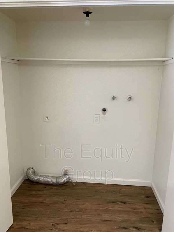 4008 W Meadow Ave - Photo 5 of 15