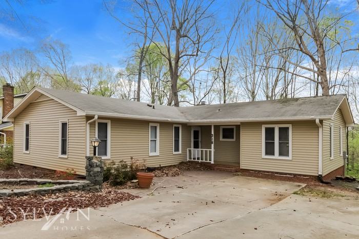 318 Foxcroft Dr - Photo 2 of 15