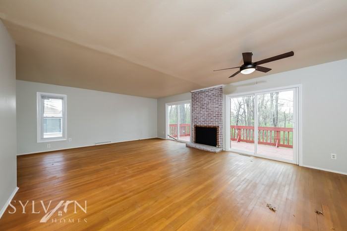 318 Foxcroft Dr - Photo 3 of 15