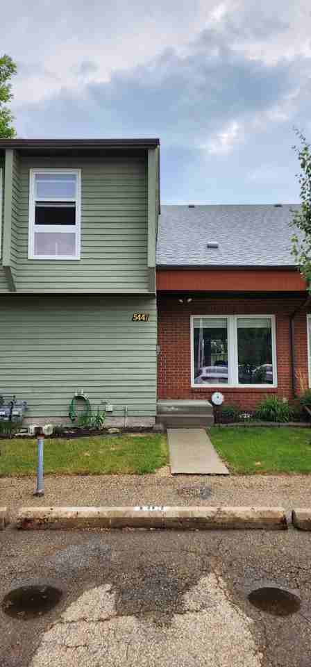 Spacious 3 bed 1.5 bath townhouse*Finished Basement*In - Photo 2 of 42